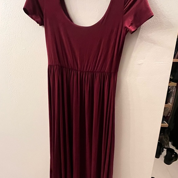 Elegant Sozy Midi Dress - Picture 4 of 5